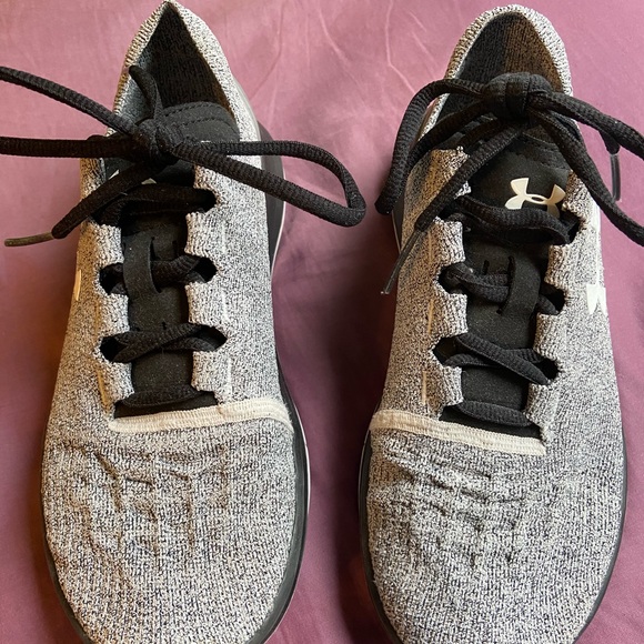 Women’s Under Armour shoes - Picture 2 of 5